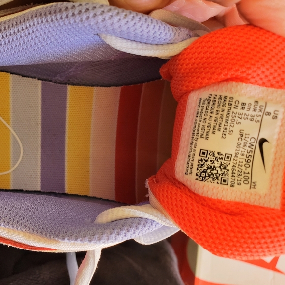 Nike Shoes 8 - Picture 7 of 7